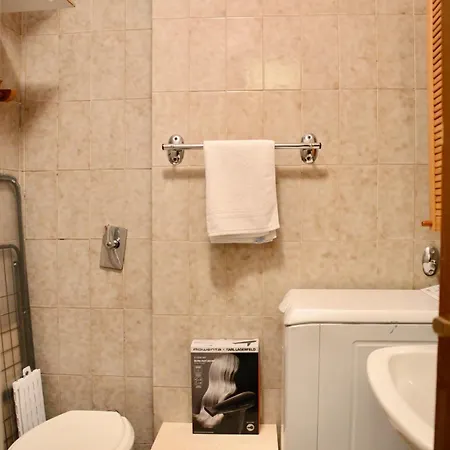 Hostdomus - Grey Mono דירה