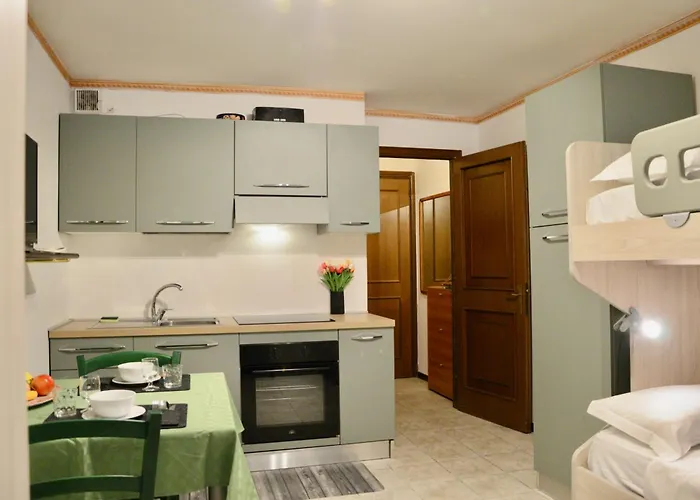 Hostdomus - Grey Mono * Sestriere