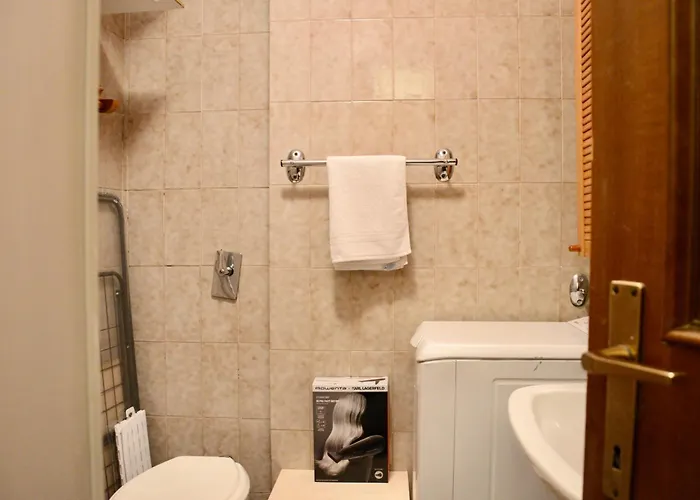 Hostdomus - Grey Mono Apartment